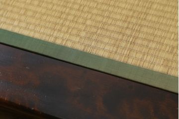 中古　北海道民芸家具　希少な絶版品!　シックなフレームと畳のコンビが和モダンな雰囲気を高める畳ベッド(セミダブル、たたみ)(R-079834)