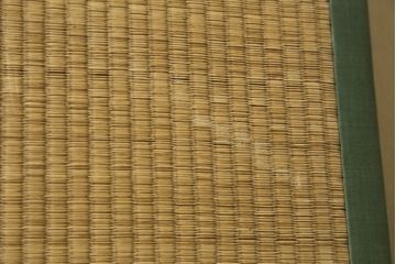 中古　北海道民芸家具　希少な絶版品!　シックなフレームと畳のコンビが和モダンな雰囲気を高める畳ベッド(セミダブル、たたみ)(R-079834)