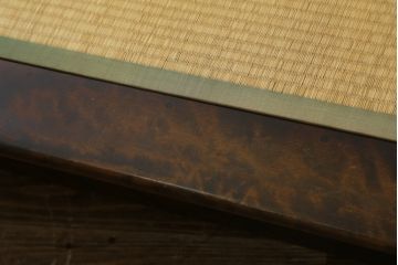 中古　北海道民芸家具　希少な絶版品!　シックなフレームと畳のコンビが和モダンな雰囲気を高める畳ベッド(セミダブル、たたみ)(R-079834)