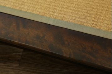 中古　北海道民芸家具　希少な絶版品!　シックなフレームと畳のコンビが和モダンな雰囲気を高める畳ベッド(セミダブル、たたみ)(R-079834)
