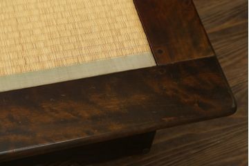 中古　北海道民芸家具　希少な絶版品!　シックなフレームと畳のコンビが和モダンな雰囲気を高める畳ベッド(セミダブル、たたみ)(R-079834)