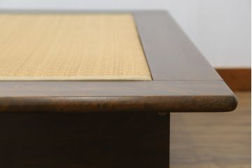 中古　北海道民芸家具　希少な絶版品!　シックなフレームと畳のコンビが和モダンな雰囲気を高める畳ベッド(セミダブル、たたみ)(R-079834)