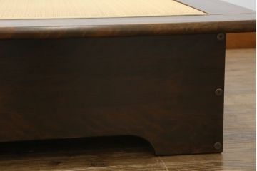 中古　北海道民芸家具　希少な絶版品!　シックなフレームと畳のコンビが和モダンな雰囲気を高める畳ベッド(セミダブル、たたみ)(R-079834)
