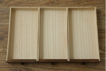 和製アンティーク　明治から大正期　上手物!!　指物高級品!　引き出し3杯付き　背面の幕板デザインが素敵な文机　(R-079836)