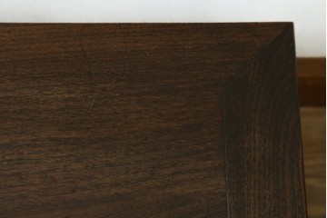 和製アンティーク　明治から大正期　上手物!!　指物高級品!　引き出し3杯付き　背面の幕板デザインが素敵な文机　(R-079836)