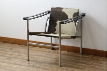 アンティーク家具　超希少!!　当時のオリジナル品　ダメージ有り　ル・コルビュジエ(Le Corbusier)　ピエール・ジャンヌレ(Pierre Jeanneret) シャルロット・ペリアン(Charlotte Perriand)　LC1　ワンランク上の空間づくりにおすすめなスリングチェア(バスキュランチェア、アームチェア、椅子、イス、Cassina、カッシーナ)(R-079837)