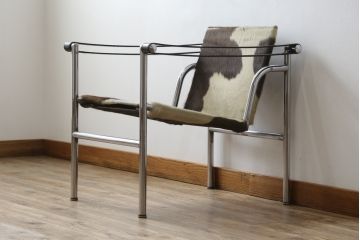 アンティーク家具　超希少!!　当時のオリジナル品　ダメージ有り　ル・コルビュジエ(Le Corbusier)　ピエール・ジャンヌレ(Pierre Jeanneret) シャルロット・ペリアン(Charlotte Perriand)　LC1　ワンランク上の空間づくりにおすすめなスリングチェア(バスキュランチェア、アームチェア、椅子、イス、Cassina、カッシーナ)(R-079837)