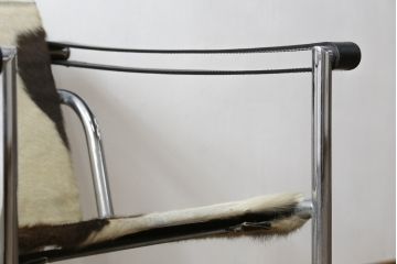 アンティーク家具　超希少!!　当時のオリジナル品　ダメージ有り　ル・コルビュジエ(Le Corbusier)　ピエール・ジャンヌレ(Pierre Jeanneret) シャルロット・ペリアン(Charlotte Perriand)　LC1　ワンランク上の空間づくりにおすすめなスリングチェア(バスキュランチェア、アームチェア、椅子、イス、Cassina、カッシーナ)(R-079837)