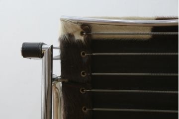 アンティーク家具　超希少!!　当時のオリジナル品　ダメージ有り　ル・コルビュジエ(Le Corbusier)　ピエール・ジャンヌレ(Pierre Jeanneret) シャルロット・ペリアン(Charlotte Perriand)　LC1　ワンランク上の空間づくりにおすすめなスリングチェア(バスキュランチェア、アームチェア、椅子、イス、Cassina、カッシーナ)(R-079837)