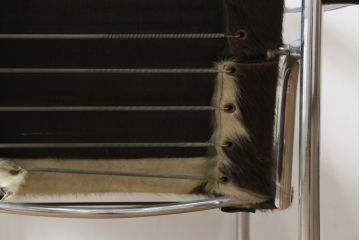 アンティーク家具　超希少!!　当時のオリジナル品　ダメージ有り　ル・コルビュジエ(Le Corbusier)　ピエール・ジャンヌレ(Pierre Jeanneret) シャルロット・ペリアン(Charlotte Perriand)　LC1　ワンランク上の空間づくりにおすすめなスリングチェア(バスキュランチェア、アームチェア、椅子、イス、Cassina、カッシーナ)(R-079837)