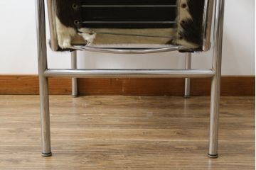 アンティーク家具　超希少!!　当時のオリジナル品　ダメージ有り　ル・コルビュジエ(Le Corbusier)　ピエール・ジャンヌレ(Pierre Jeanneret) シャルロット・ペリアン(Charlotte Perriand)　LC1　ワンランク上の空間づくりにおすすめなスリングチェア(バスキュランチェア、アームチェア、椅子、イス、Cassina、カッシーナ)(R-079837)