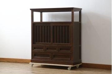 中古　美品　松本民芸家具　530型　和の雰囲気が魅力的な茶タンス(茶棚、飾り棚、戸棚、収納棚、サイドキャビネット)(定価約43万円)(R-079839)
