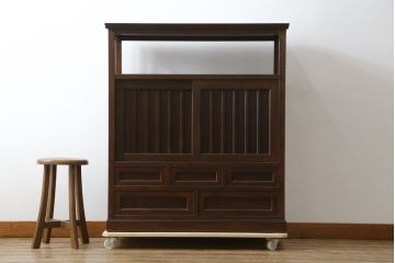 中古　美品　松本民芸家具　530型　和の雰囲気が魅力的な茶タンス(茶棚、飾り棚、戸棚、収納棚、サイドキャビネット)(定価約43万円)(R-079839)