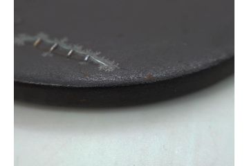 時代武具　鉄地　丸形　雲隠れ月に鳥と松の図　味わい深い鍔(金彩、風景、彫刻、刀装具、ケース付き)(R-079841)