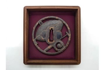 時代武具　鉄地　透かし　丸形　葉と櫂の図?　趣深い大鍔(櫓?、彫刻、刀装具、ケース付き)(R-079842)