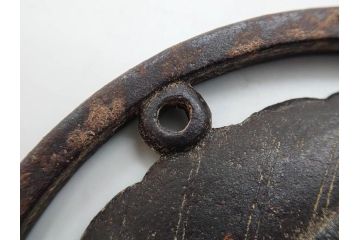 時代武具　鉄地　透かし　丸形　葉と櫂の図?　趣深い大鍔(櫓?、彫刻、刀装具、ケース付き)(R-079842)