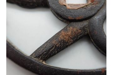 時代武具　鉄地　透かし　丸形　葉と櫂の図?　趣深い大鍔(櫓?、彫刻、刀装具、ケース付き)(R-079842)