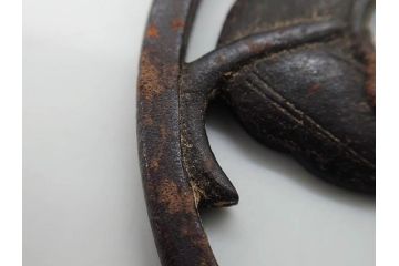 時代武具　鉄地　透かし　丸形　葉と櫂の図?　趣深い大鍔(櫓?、彫刻、刀装具、ケース付き)(R-079842)