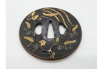 時代武具　赤銅?　鐔　丸形　桐鳳凰図　魚子地　華やかな佇まいの大鍔(金彩、七子地、彫刻、刀装具、ケース付き)(R-079845)