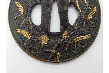 時代武具　赤銅?　鐔　丸形　桐鳳凰図　魚子地　華やかな佇まいの大鍔(金彩、七子地、彫刻、刀装具、ケース付き)(R-079845)