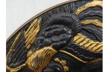 時代武具　赤銅?　鐔　丸形　桐鳳凰図　魚子地　華やかな佇まいの大鍔(金彩、七子地、彫刻、刀装具、ケース付き)(R-079845)