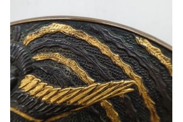 時代武具　赤銅?　鐔　丸形　桐鳳凰図　魚子地　華やかな佇まいの大鍔(金彩、七子地、彫刻、刀装具、ケース付き)(R-079845)