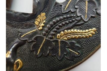 時代武具　赤銅?　鐔　丸形　桐鳳凰図　魚子地　華やかな佇まいの大鍔(金彩、七子地、彫刻、刀装具、ケース付き)(R-079845)