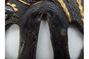 時代武具　赤銅?　鐔　丸形　桐鳳凰図　魚子地　華やかな佇まいの大鍔(金彩、七子地、彫刻、刀装具、ケース付き)(R-079845)