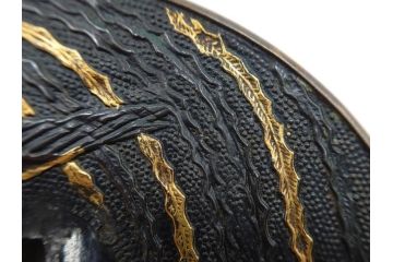 時代武具　赤銅?　鐔　丸形　桐鳳凰図　魚子地　華やかな佇まいの大鍔(金彩、七子地、彫刻、刀装具、ケース付き)(R-079845)