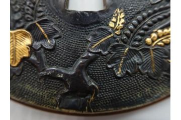 時代武具　赤銅?　鐔　丸形　桐鳳凰図　魚子地　華やかな佇まいの大鍔(金彩、七子地、彫刻、刀装具、ケース付き)(R-079845)