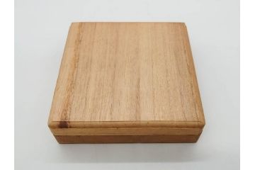 時代武具　赤銅?　鐔　丸形　桐鳳凰図　魚子地　華やかな佇まいの大鍔(金彩、七子地、彫刻、刀装具、ケース付き)(R-079845)