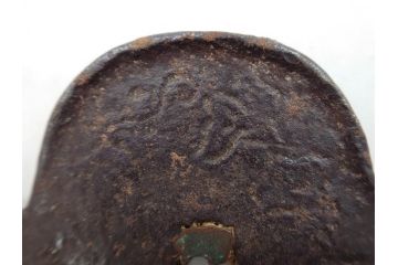 時代武具　鉄地　木瓜形　歴史を重ねた味わい深い鍔(彫刻、刀装具、ケース付き)(R-079848)