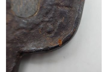 時代武具　鉄地　木瓜形　歴史を重ねた味わい深い鍔(彫刻、刀装具、ケース付き)(R-079848)