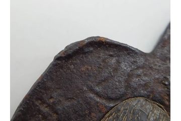 時代武具　鉄地　木瓜形　歴史を重ねた味わい深い鍔(彫刻、刀装具、ケース付き)(R-079848)