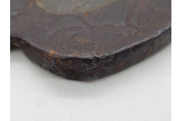 時代武具　鉄地　木瓜形　歴史を重ねた味わい深い鍔(彫刻、刀装具、ケース付き)(R-079848)