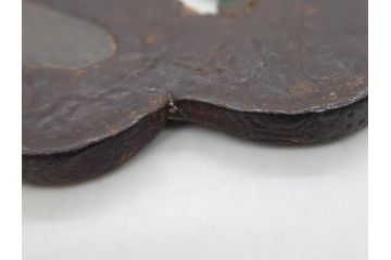 時代武具　鉄地　木瓜形　歴史を重ねた味わい深い鍔(彫刻、刀装具、ケース付き)(R-079848)