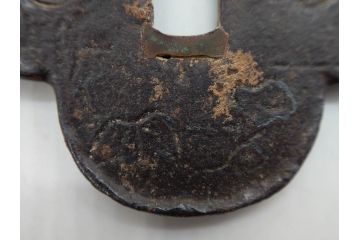 時代武具　鉄地　木瓜形　歴史を重ねた味わい深い鍔(彫刻、刀装具、ケース付き)(R-079848)