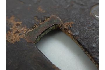 時代武具　鉄地　木瓜形　歴史を重ねた味わい深い鍔(彫刻、刀装具、ケース付き)(R-079848)