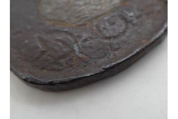 時代武具　鉄地　木瓜形　歴史を重ねた味わい深い鍔(彫刻、刀装具、ケース付き)(R-079848)