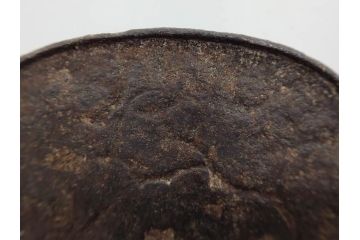 時代武具　鉄地　木瓜形　古の佇まいを感じる鍔(彫刻、刀装具、ケース付き)(R-079850)