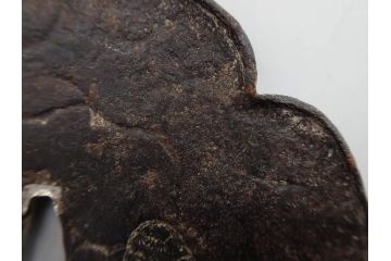 時代武具　鉄地　木瓜形　古の佇まいを感じる鍔(彫刻、刀装具、ケース付き)(R-079850)