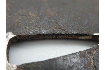 時代武具　鉄地　木瓜形　古の佇まいを感じる鍔(彫刻、刀装具、ケース付き)(R-079850)