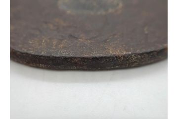 時代武具　鉄地　木瓜形　古の佇まいを感じる鍔(彫刻、刀装具、ケース付き)(R-079850)