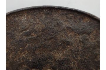 時代武具　鉄地　木瓜形　古の佇まいを感じる鍔(彫刻、刀装具、ケース付き)(R-079850)