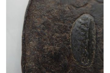 時代武具　鉄地　木瓜形　古の佇まいを感じる鍔(彫刻、刀装具、ケース付き)(R-079850)