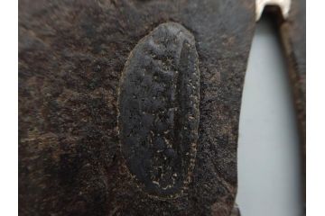 時代武具　鉄地　木瓜形　古の佇まいを感じる鍔(彫刻、刀装具、ケース付き)(R-079850)