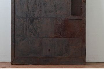 アンティーク建具　希少　どっしりとした重厚感が魅力の鉄板張り蔵戸1枚(鉄戸、引き戸、玄関戸、鉄扉)(R-079851)