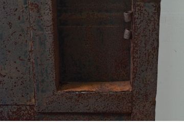 アンティーク建具　希少　どっしりとした重厚感が魅力の鉄板張り蔵戸1枚(鉄戸、引き戸、玄関戸、鉄扉)(R-079851)