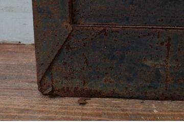 アンティーク建具　希少　どっしりとした重厚感が魅力の鉄板張り蔵戸1枚(鉄戸、引き戸、玄関戸、鉄扉)(R-079851)