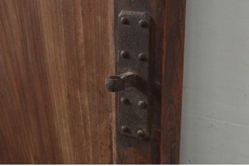 アンティーク建具　厚手　総欅(ケヤキ)材　新潟産　味わい深い木の風合いが魅力的な蔵戸1枚(引き戸、玄関戸)(R-079854)